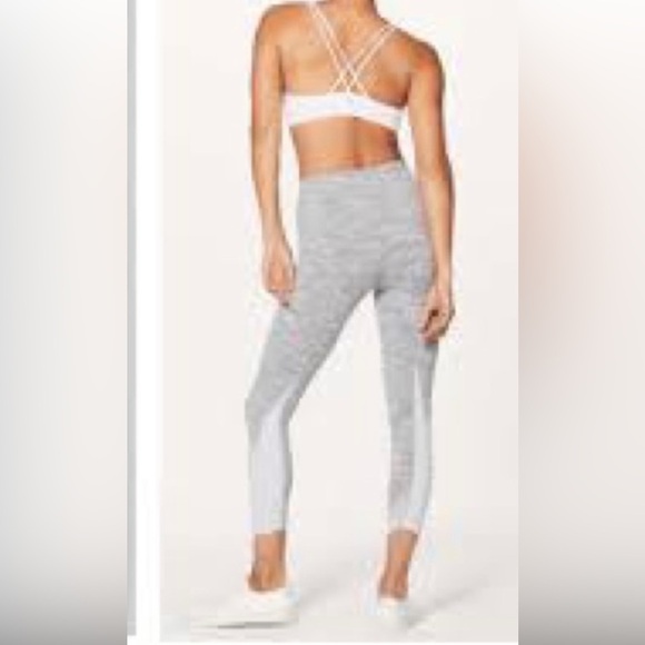 Lululemon Wunder Under Grey Crop Special Edition Scalloped Hem legging. Size 4 - Picture 3 of 12